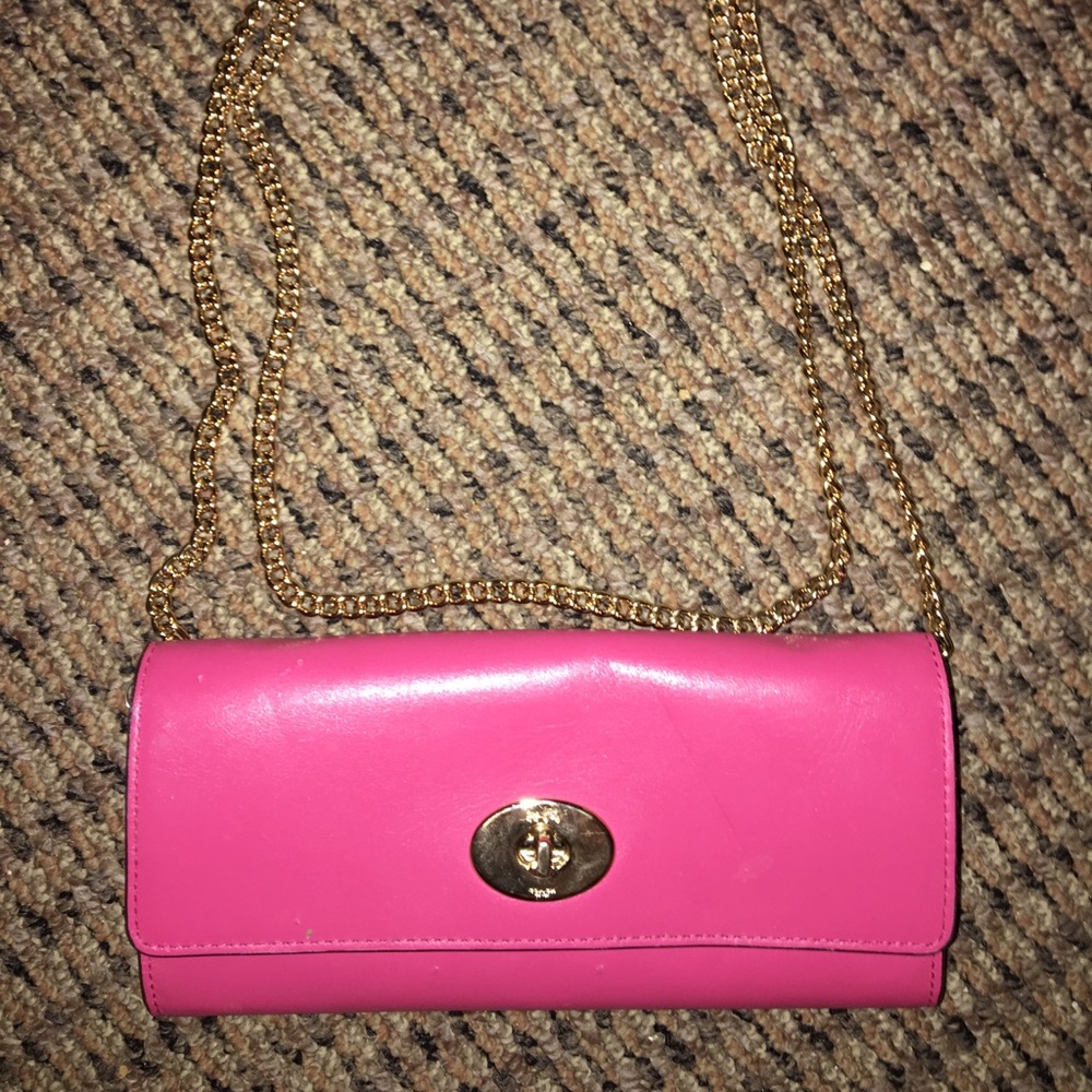 coach clutch with gold chain